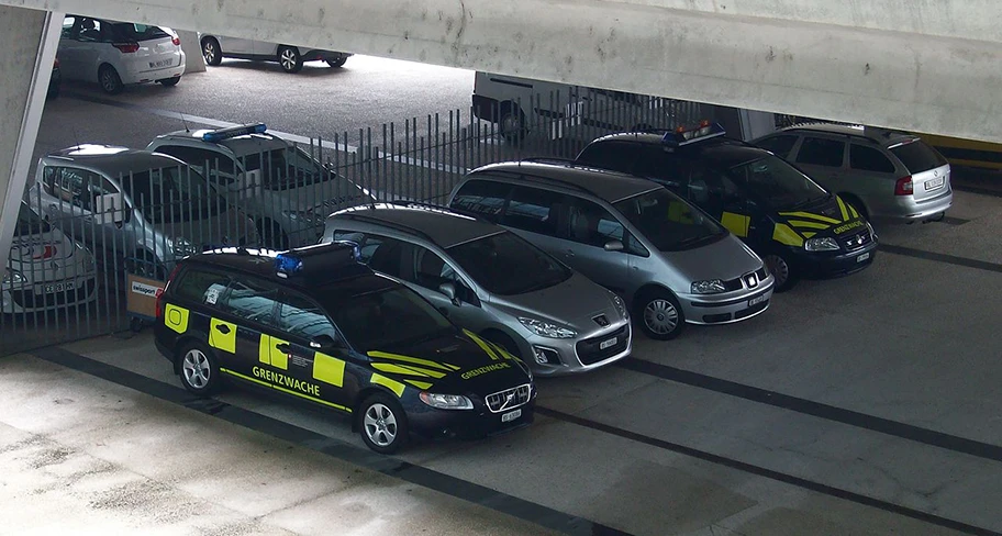 Fahrzeuge der «Grenzwache», beim EuroAirport Basel-Mülhausen.