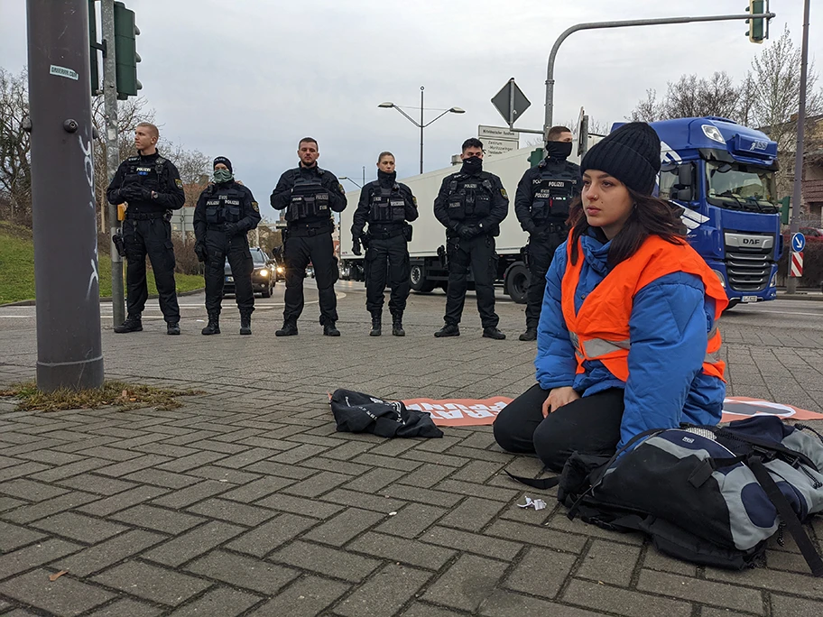 Blockade der Letzten Generation in Halle am 20. Februar 2022.