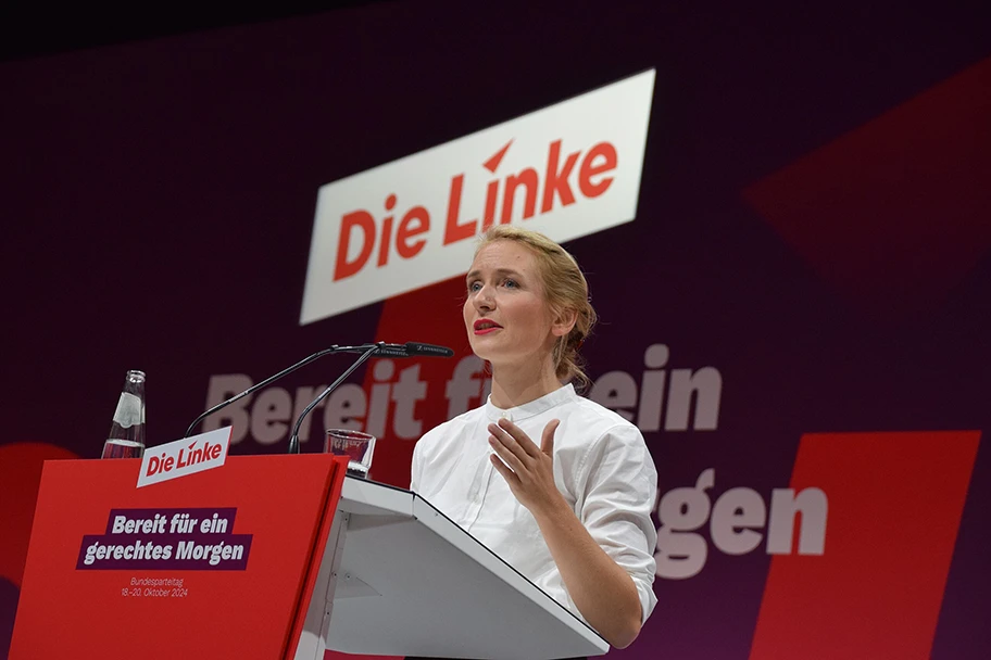Ines Schwerdtner auf dem Halleschen Parteitag der Linkspartei. Sie wurde, zusammen mit Jan van Aken, zur Parteivorsitzenden der Linkspartei gewählt. Halle (Saale), 19. Oktober 2024.
