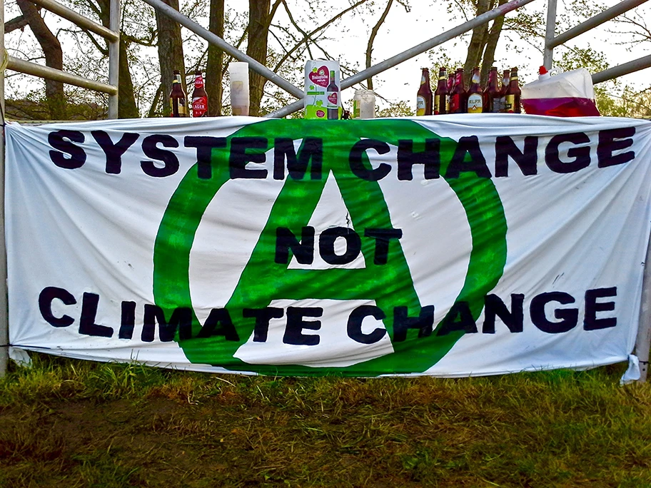 Protest-Camp und Protestaktivitäten im Hambacher Forst.