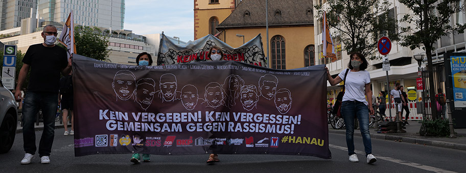 Demonstration zum Halbjahrestag des Terroranschlags in Hanau am 19. Februar 2020 am 19. August in Frankfurt am Main, August 2020.