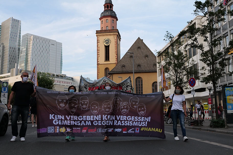 Demonstration zum Halbjahrestag des Terroranschlags in Hanau am 19. Februar 2020 am 19. August in Frankfurt am Main, August 2020.