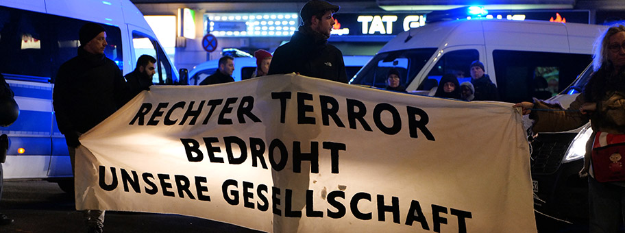 Gedenkkundgebung und Protest gegen Rassismus und Faschismus zu dem rechtsextremen Terroranschlag in Hanau am 19. Februar 2020 am 20. Februar 2020 in Berlin-Neukölln.