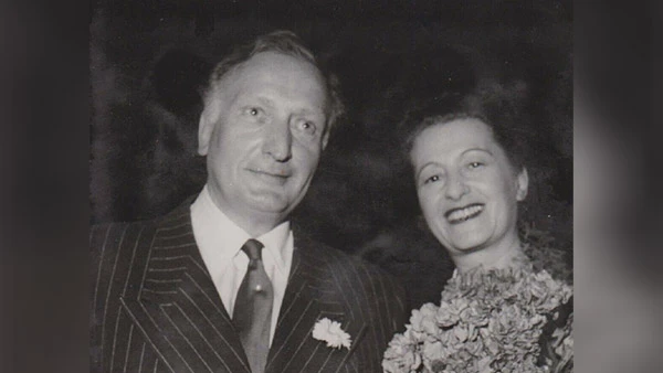 Hans Albers 1947 bei der Premierenfeier von Franz Molnars Stück 