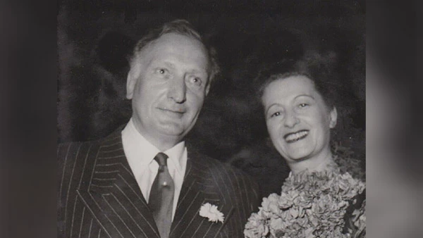 Hans Albers 1947 bei der Premierenfeier von Franz Molnars Stück "Liliom" in Zürich.