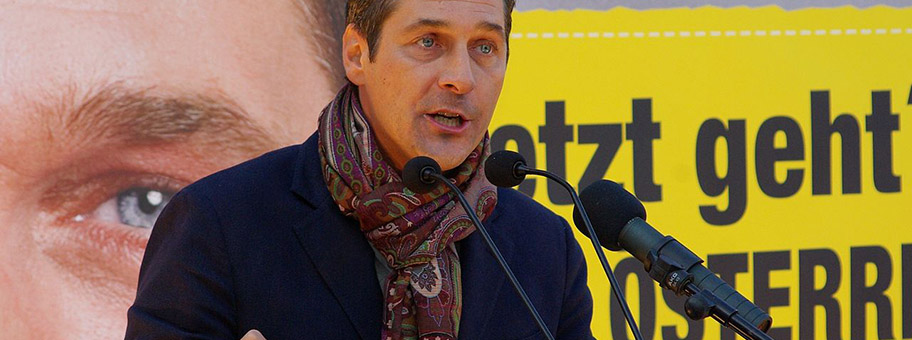 Der österreichische Politiker Heinz-Christian Strache bei einer Wahlkampfveranstaltung der FPÖ am 18. September 2008 in Sankt Pölten.