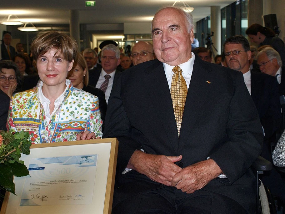 «Manchmal fand sie, dass sie das ärmste Paar der Weltgeschichte seien.» Helmut Kohl und Maike Richter-Kohl, September 2009.