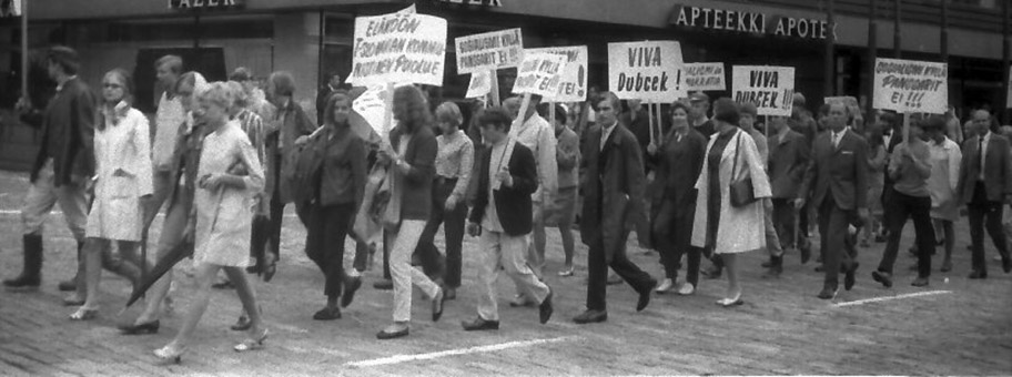 Demonstration in Helsinki gegen den sowjetischen Einmarsch in Prag, August 1968.