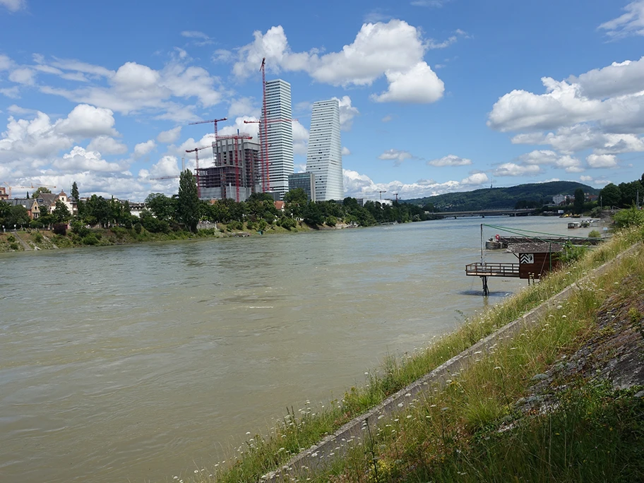 Blick von Sankt Alban auf das Areal des Pharmagiganten Hoffmann-La Roche in Basel, Juli 2021.