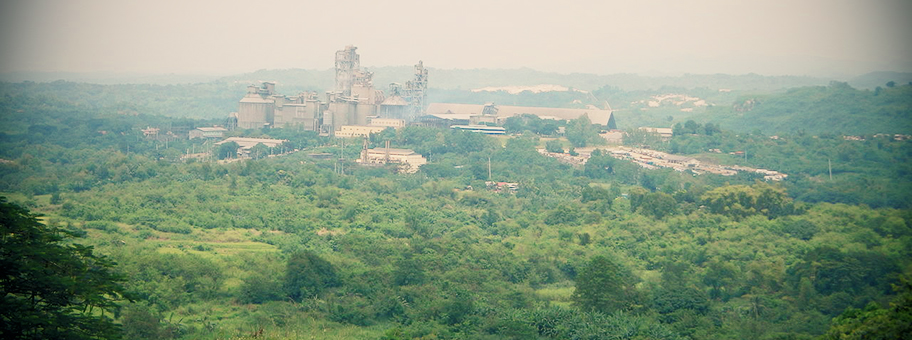 Zementwerk von Holcim in Minuyan, Philippinen. Der schweizerisch-französische Konzern LafargeHolcim Ltd zählt zu den grösseren Playern im Rohstoffbuiseness.