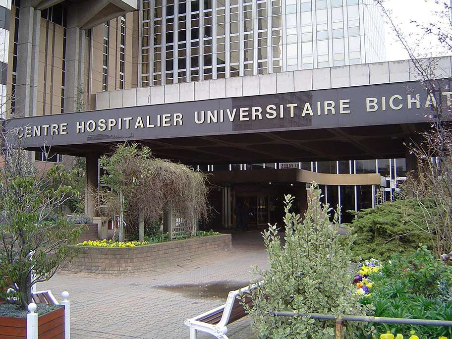 Eingang zu einem Spital in Paris.