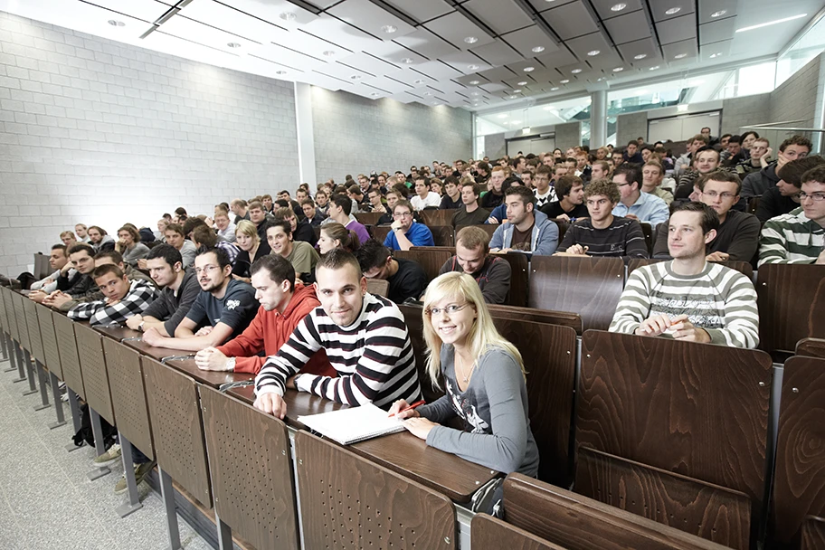 Hörsaal am RheinMoselCampus.