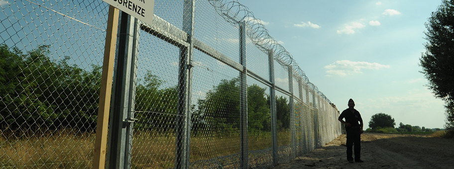 Grenzzaun an der serbisch-ungarischen Staatsgrenze.
