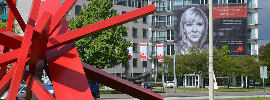 Hauptgebäude der Industriegewerkschaft Bergbau und Chemie (IG BCE) am Königsworther in Hannover.