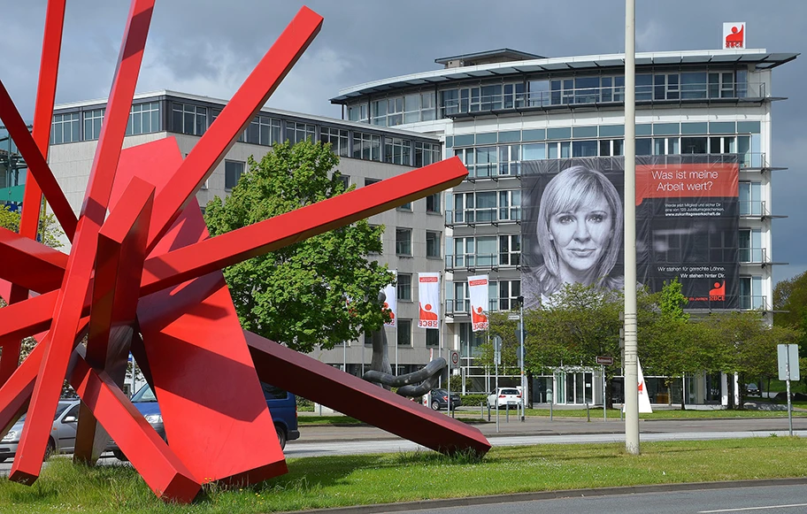 Hauptgebäude der Industriegewerkschaft Bergbau und Chemie (IG BCE) am Königsworther in Hannover.