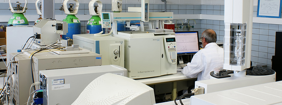 Un laboratoire de chimie.