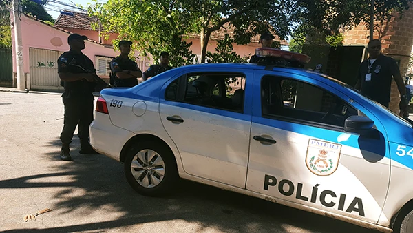 Polizeipatrouille in Rios Touristenviertel Santa Teresa.