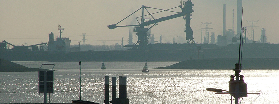 Industriehafen in Hoek van Holland.