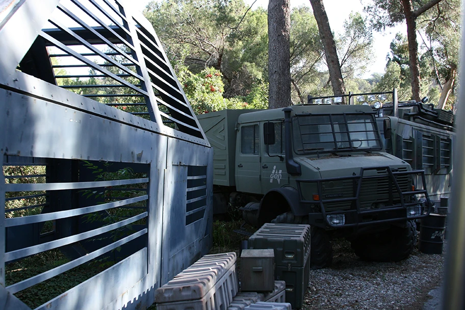 Unimog U 2450 L/38 aus dem Film „Jurassic Park: The Lost World“.