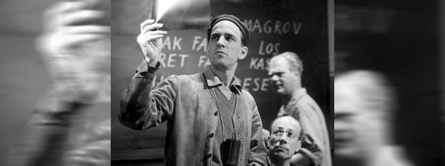 Der schwedische Regisseur Ingmar Bergman (1918–2007) während den Dreharbeiten zu «Wilde Erdbeeren».