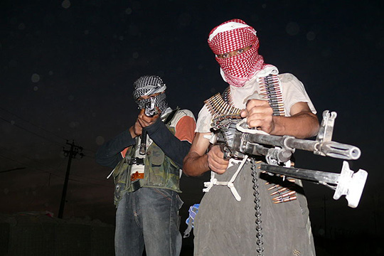 Bewaffnete Widerstandskämpfer im Irak-Konflikt 2006.