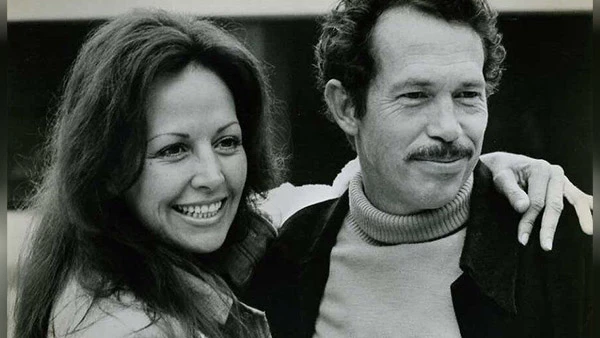 Die mexikanische Schauspielrin Isela Vega mit Warren Oates am Filmset von „Bring mir den Kopf von Alfredo Garcia”.