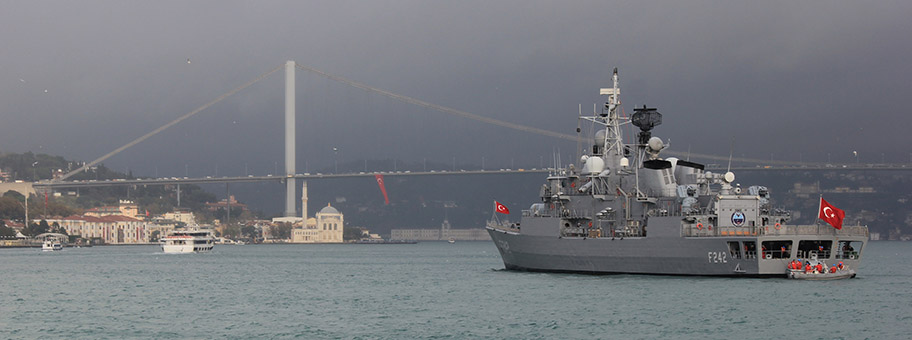 Kriegsschiff der Türkischen Marine in Istanbul.