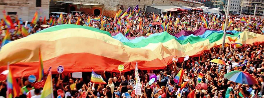 2013 konnte die Gay Pride in Istanbul noch ungehindert stattfinden.