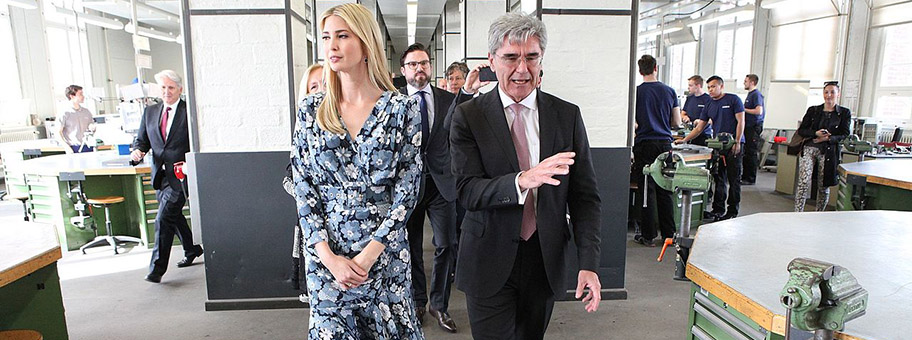 Siemens CEO Joe Kaeser mit Ivanka Trump bei der Besichtigung der Siemens Technik Akademie in Berlin, April 2017.