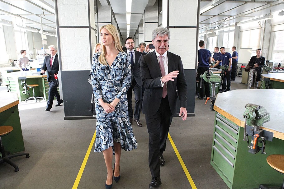 Siemens CEO Joe Kaeser mit Ivanka Trump bei der Besichtigung der Siemens Technik Akademie in Berlin, April 2017.