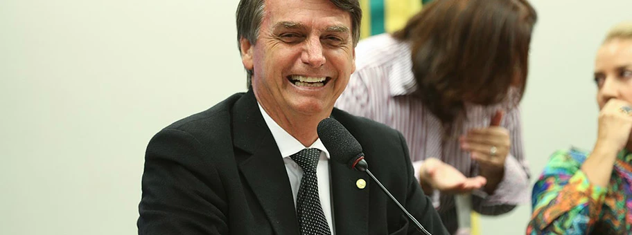 Die Opposition gegen den brasilianischen Präsidentschaftskandidaten Jair Bolsonaro wächst.