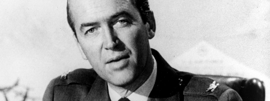 James Stewart spielt im Film von Alfred Hitchcock die Rolle des Familienvaters Ben McKenna.