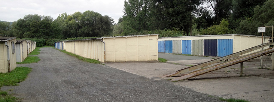 1998 durchsuchte Garagenanlage in Jena mit der Bombenwerkstatt.