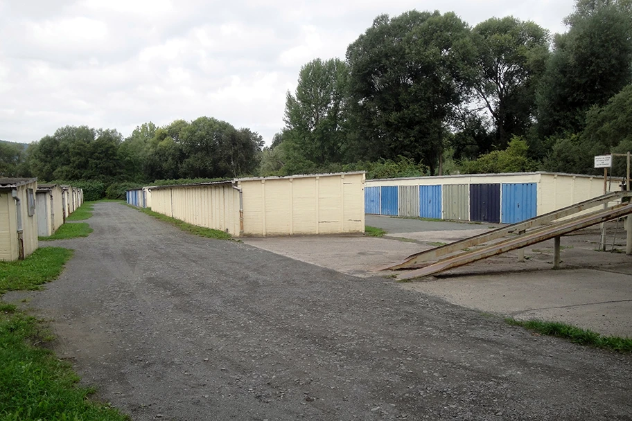 1998 durchsuchte Garagenanlage in Jena mit der Bombenwerkstatt.