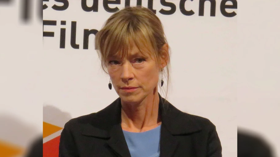 Schauspielerin Jenny Schily während einer Podiumsdiskussion auf dem Festival des deutschen Films in Ludwigshafen am Rhein auf der Parkinsel.