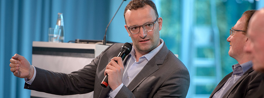 Jens Spahn an der Konferenz 