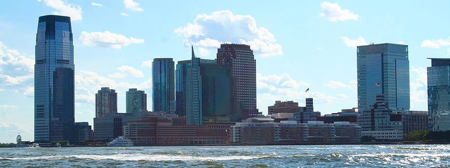 Skyline von New York mit dem Goldman Sachs Tower.