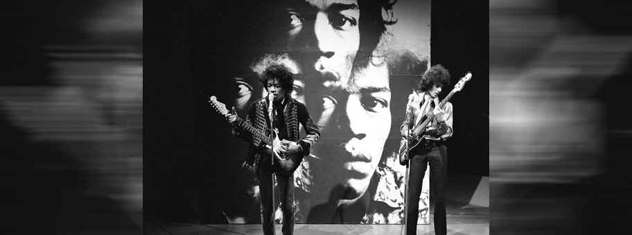 Jimi Hendrix und Noel Redding während einer Jimi Hendrix Experience's Performance im Holländischen Fernsehen, 1967.