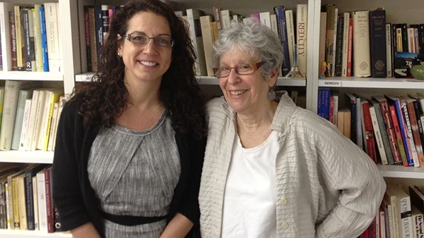 Die US-amerikanische Historikerin Joan Wallach Scott (rechts), Mai 2013.