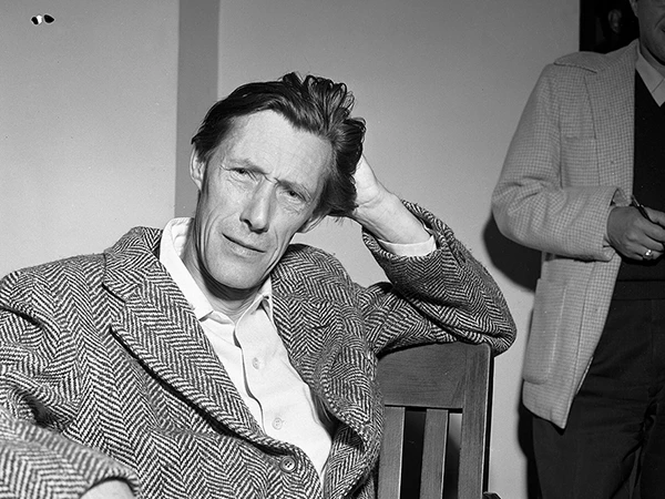 Der US-amerikanische Schauspieler John Carradine spielt in dem Film die Rolle von Caldwell.