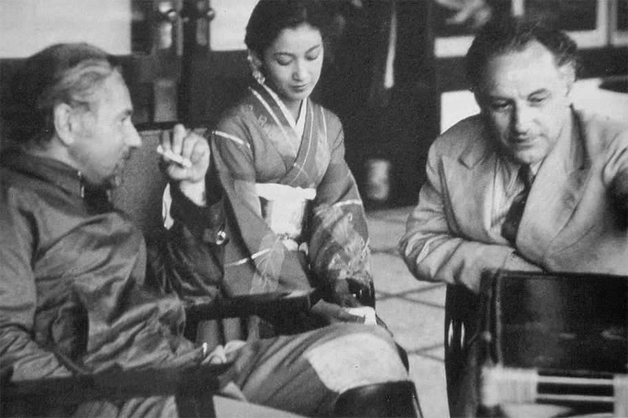 Der österreichisch-amerikanische Filmregisseur Josef von Sternberg (links im Bild) in Japan, 1936.