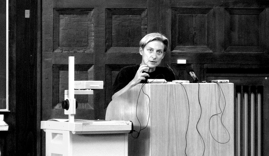 Hinsichtlich des Gebrauchswerts stellt sich eine ähnliche Frage wie Judith Butler (hier an der Universität Hamburg, April 2007) sie vor über 25 Jahren mit Blick auf den Begriff „die Frauen“ formuliert hat.