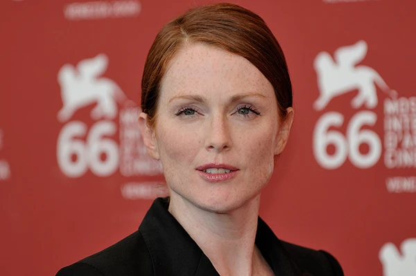 Die US-amerikanische Schauspielerin Julianne Moore (hier in Venedig 2009) spielt in dem Film die Rolle von Laura Brown.