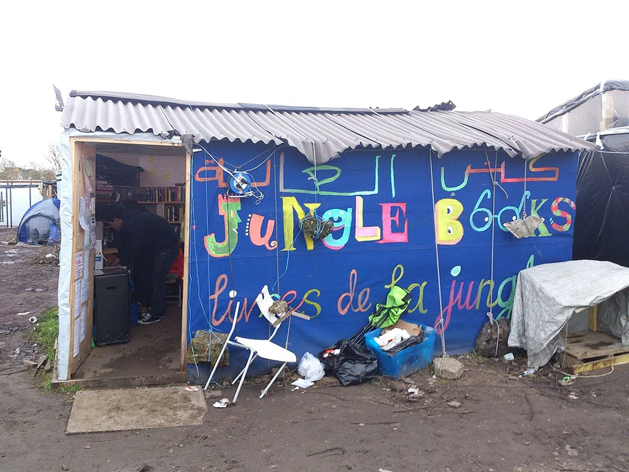 Bibliothek im «Dschungel» von Calais, Frankreich.