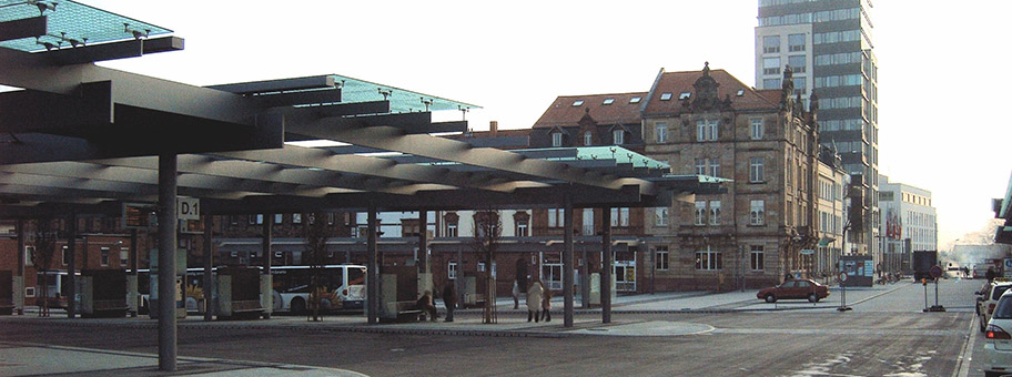 Busbahnhof in Kaiserslautern, Juli 2006.
