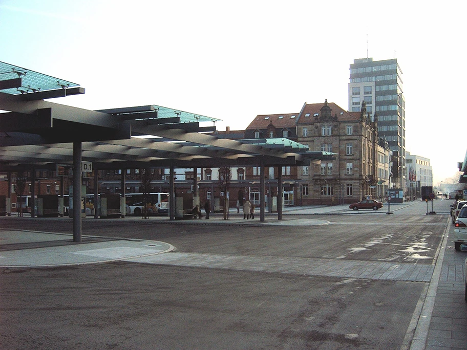 Busbahnhof in Kaiserslautern, Juli 2006.