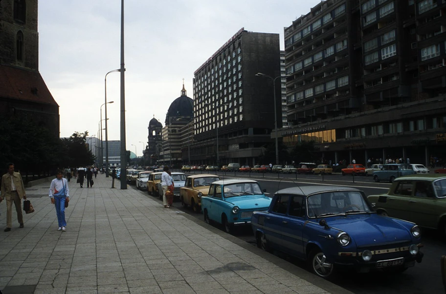 Karl-Liebknecht-Strasse, Ost-Berlin, DDR. Sommer 1985.