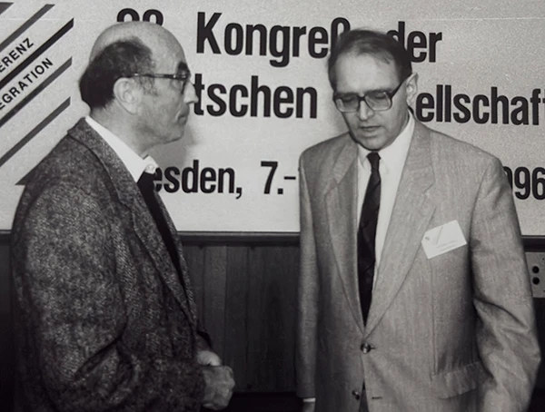 Niklas Luhmann (links) in Dresden, 1996.