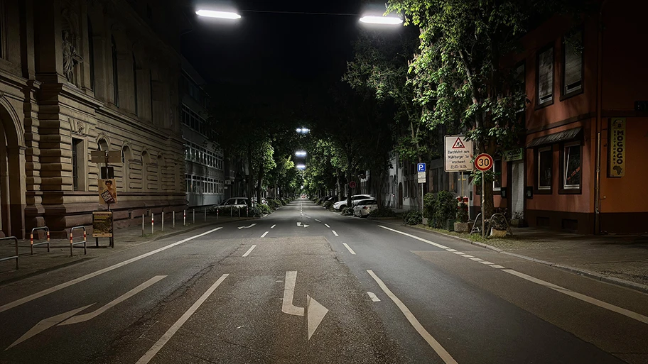 Das Landgericht in Karlsruhe (links).