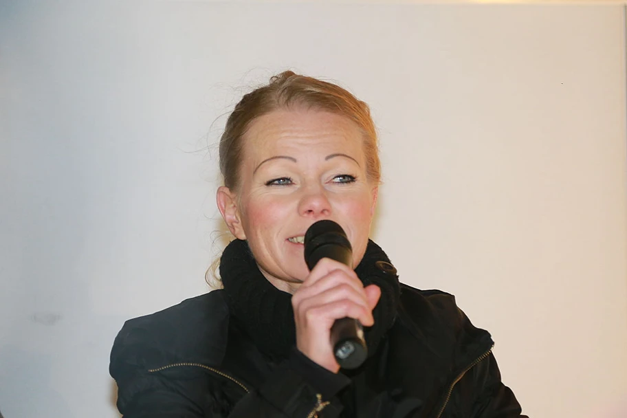 Schon 2015 wurde bekannt, dass der Ex-Mann der früheren Pegida-Frontfrau Kathrin Oertel (hier an einer Pegida Demonstration in Dresden am 05.01.2015) ein LKA-Mitarbeiter ist.